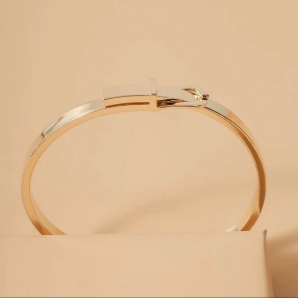 3/$30 💛 Belt Buckle Bracelet - Picture 3 of 4